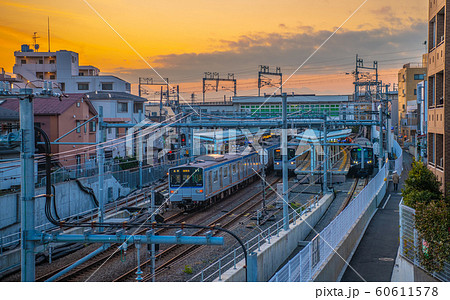 日本の横浜都市景観 西谷駅などを望む・右は相鉄・JR直通線 日本の横浜都市景観 西谷駅などを望む・右は相鉄・JR直通線 60611578
