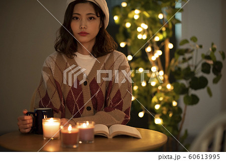 女性 ティータイム 冬 女性 ティータイム 冬 60613995