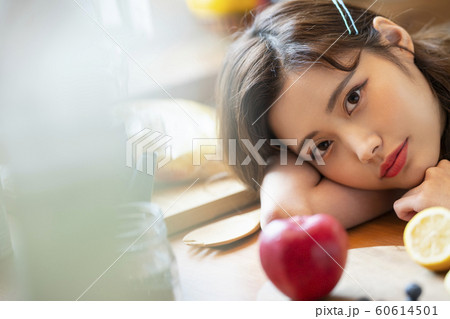 女性 ライフスタイル 料理 女性 ライフスタイル 料理 60614501