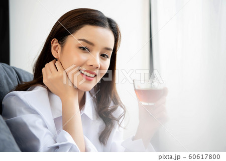 女性　ライフスタイル　ティータイム 60617800