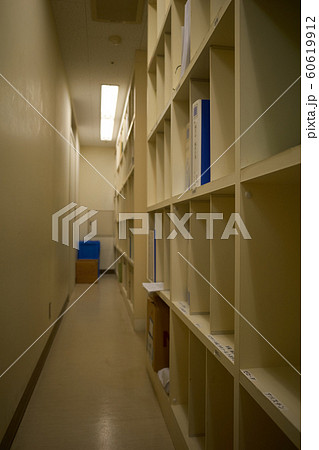 病院のカルテ棚 60619912