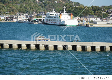 高松から宇野へ向かう宇高フェリーからの眺め19 高松から宇野へ向かう宇高フェリーからの眺め19 60619972