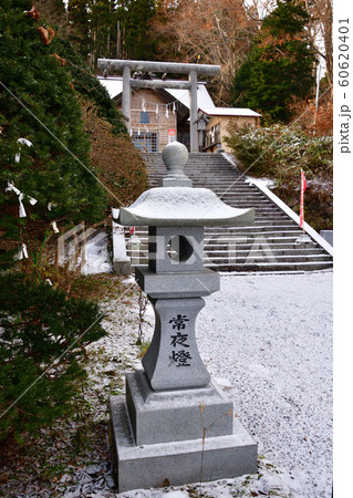北海道函館市山上大神宮の境内の冬の雪景色を撮影 60620401