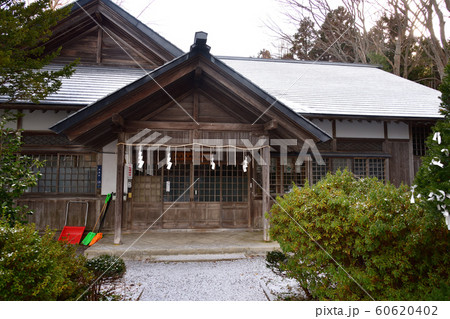 北海道函館市山上大神宮の境内の冬の雪景色を撮影 60620402