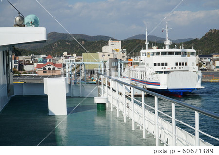 宇野港に入港する宇野高松フェリーからの眺め3 60621389