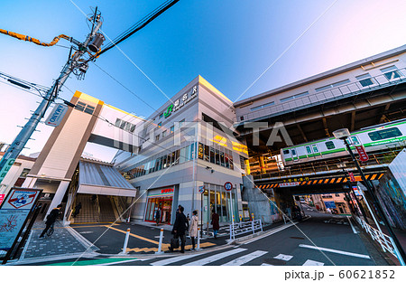 日本の横浜都市景観 菊名駅などを望む 60621852