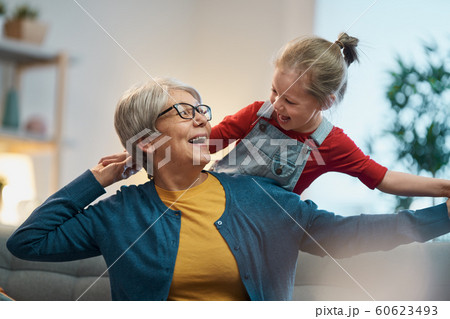 girl and her grandmother 60623493