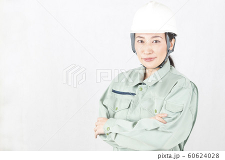 建設業 女性 腕組 現場監督 作業責任者 建設業 女性 腕組 現場監督 作業責任者 60624028