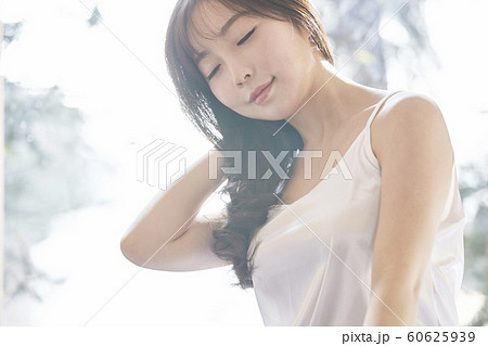 朝 女性 女 60625939