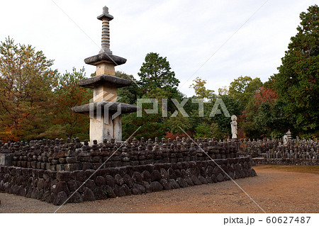 滋賀 石塔寺の石造三重塔 滋賀 石塔寺の石造三重塔 60627487