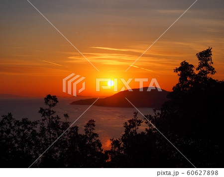夕暮れ時の万葉岬 万葉岬の夕景 夕暮れ時の万葉岬 万葉岬の夕景 60627898