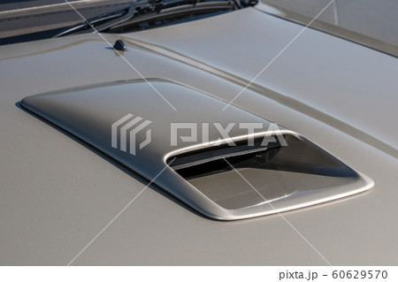 自動車の空気取り入れ口　Air intake of private car 60629570