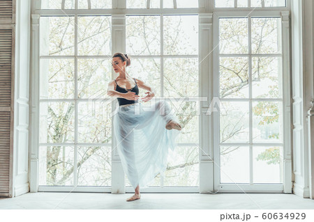 Ballet dancer woman in dance class Ballet dancer woman in dance class 60634929