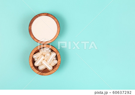 Collagen in capsules and in powder 60637292