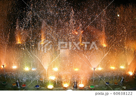 噴水 音楽 夜景 60638122