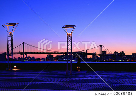 晴海埠頭からのレインボーブリッジ　夕景　 60639403