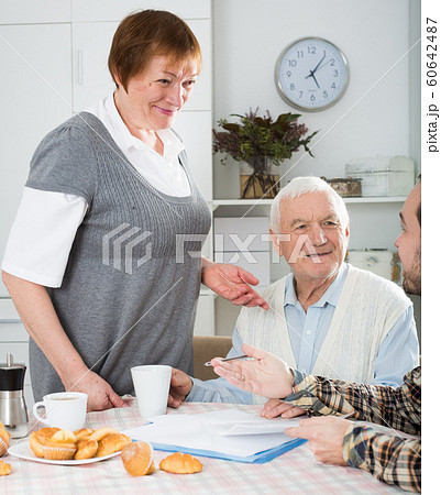 Elderly couple and social employee 60642487