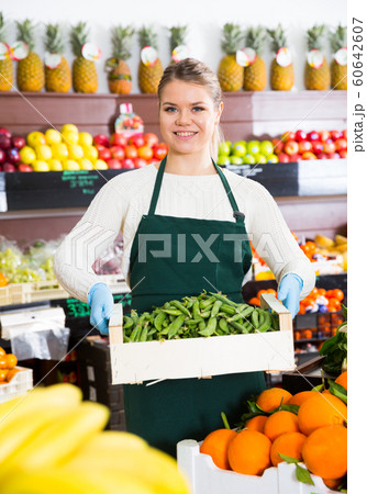 Salesgirl offering green beans 60642607