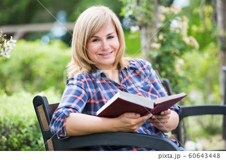 woman book bench woman book bench 60643448