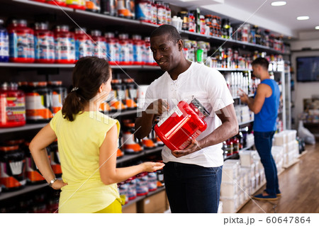 male recommending sports supplements to female male recommending sports supplements to female 60647864