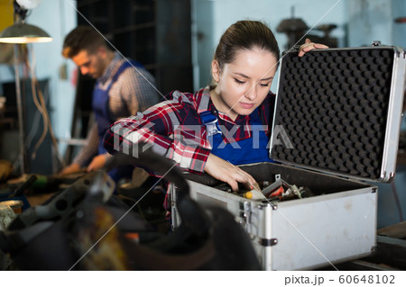 girl standing with box for instruments 60648102