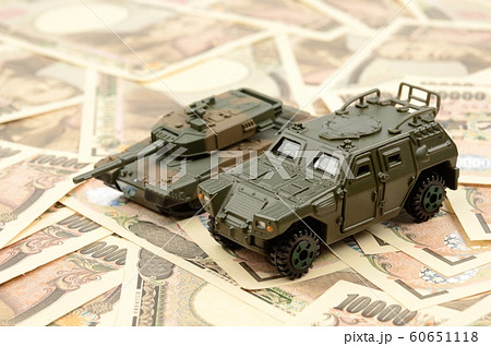 自衛隊の車両とお金 60651118