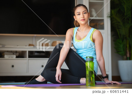 女性　ヨガインストラクター 60651441