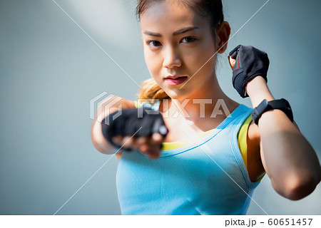 女性 スポーツ ボクシング 女性 スポーツ ボクシング 60651457