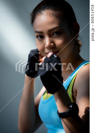 女性 スポーツ ボクシング 女性 スポーツ ボクシング 60651458
