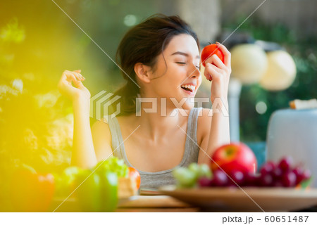 女性 健康 夕日 女性 健康 夕日 60651487