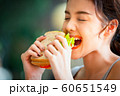 女性　ライフスタイル　食事 60651549