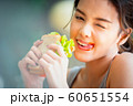 女性　ライフスタイル　食事 60651554