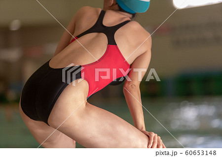 競泳 女性 スイミング プール 後ろ姿 競泳 女性 スイミング プール 後ろ姿 60653148