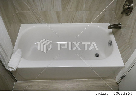 タイトル 	ユニットバス　Clean bathroom in apartment house 60653359