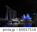 シンガポール・夜のマリーナベイサンズ 60657516