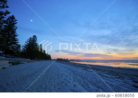 Altona Beach 60658050