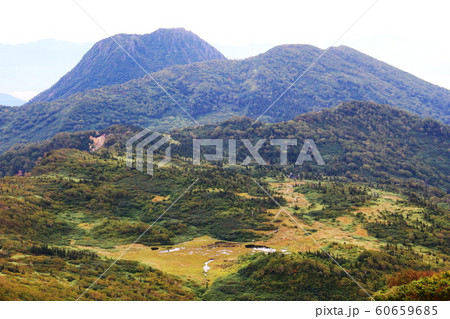 火打山山頂からの風景　高谷池湿原と妙高山遠景 60659685
