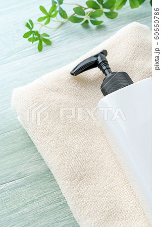 ソープボトルとタオル 60660786