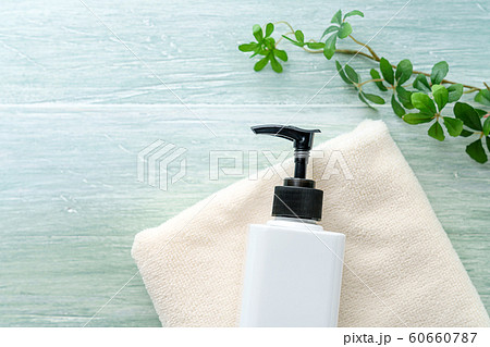 ソープボトルとタオル 60660787