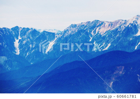 火打山山頂からの北アルプス後立山連峰遠景　唐松岳と白馬鑓ヶ岳 60661781