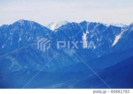 火打山山頂からの北アルプス後立山連峰遠景　五竜岳と唐松岳 60661782