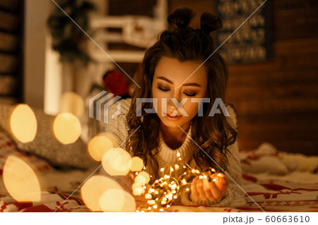 Beautiful young girl with a smile Beautiful young girl with a smile 60663610