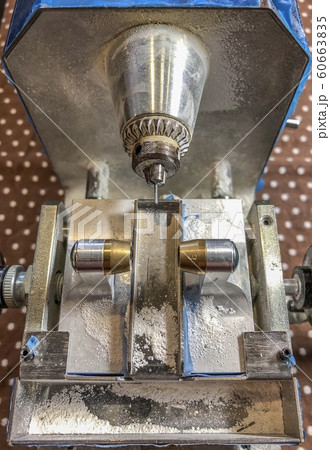 Tiny machine for drilling pearls. 60663835