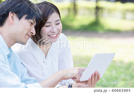 カップル ピクニック タブレット カップル ピクニック タブレット 60663965