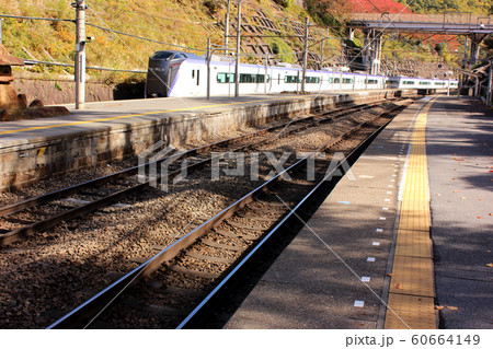 中央本線甲斐大和駅を通過した特急スーパーあざさ(1) 60664149