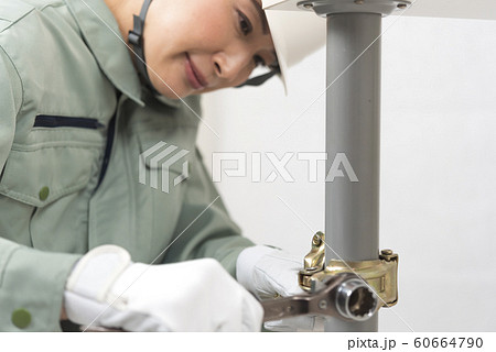 建設業　足場　技術者　クランプ　両口ラチェット　女性 60664790