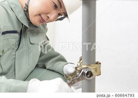 建設業　足場　技術者　クランプ　両口ラチェット　女性 60664793