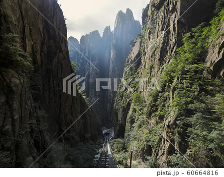 中国・黄山 西海大渓谷 観光ケーブルカー / West Sea Canyon, Huangshan 60664816