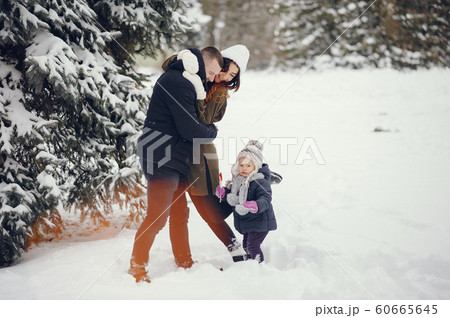 Little girl with parents in a winter park Little girl with parents in a winter park 60665645