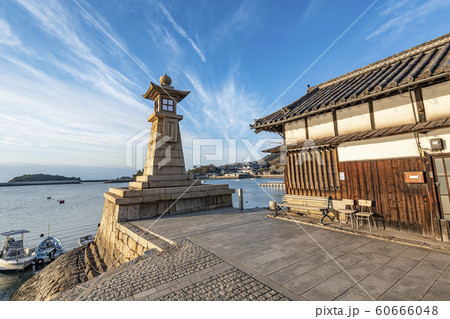 広島県福山市鞆の浦 鞆の浦のシンボル常夜灯と周辺の街並み 広島県福山市鞆の浦 鞆の浦のシンボル常夜灯と周辺の街並み 60666048